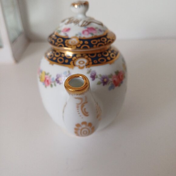 Gorgeous 1985 Franklin Mint TOURNAY Fine Porcelain Birds and Flower Mini Teapot - Picture 4 of 13